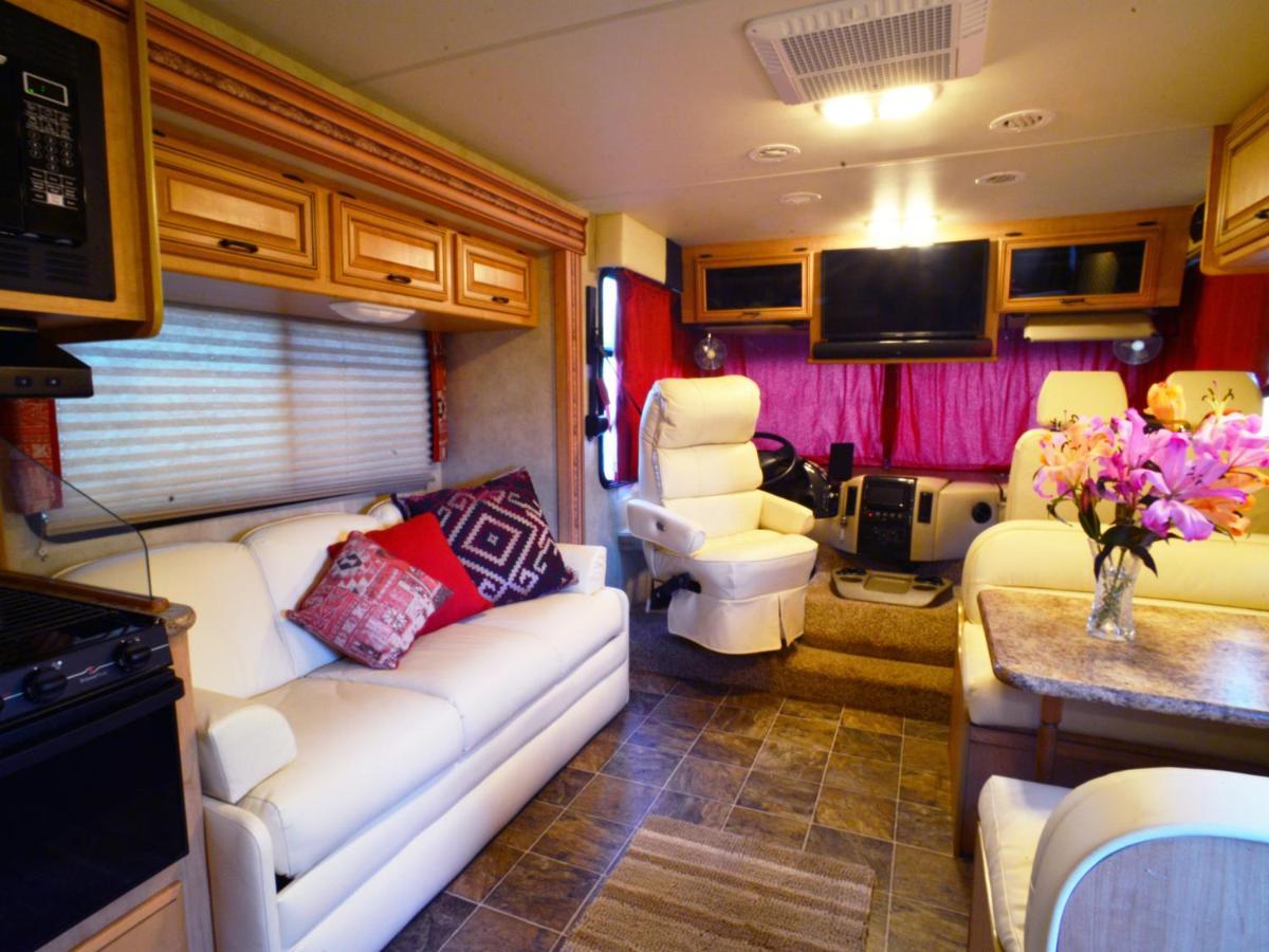 Luxury American Rv With Hot Tub West Chiltington Buitenkant foto